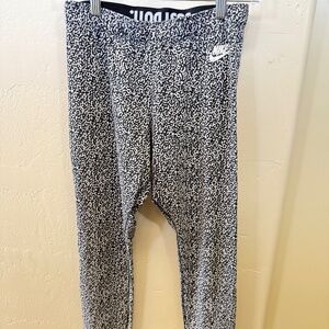Nike Graphic Print Leggings - Size Medium